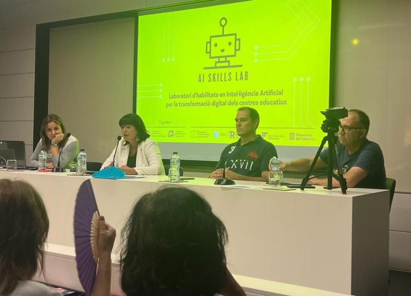 La investigadora del departamento de Pedagogía, Mar Camacho, cuenta con la colaboración de 20 expertos y asesores